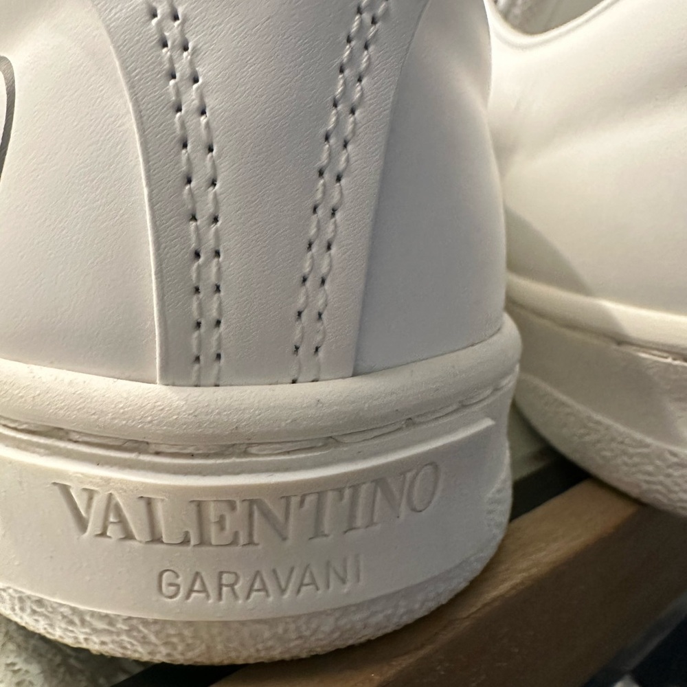 VALENTINO GARAVANI
Backnet leather trainers
36.5 EU. Worn once - Picture 9 of 16
